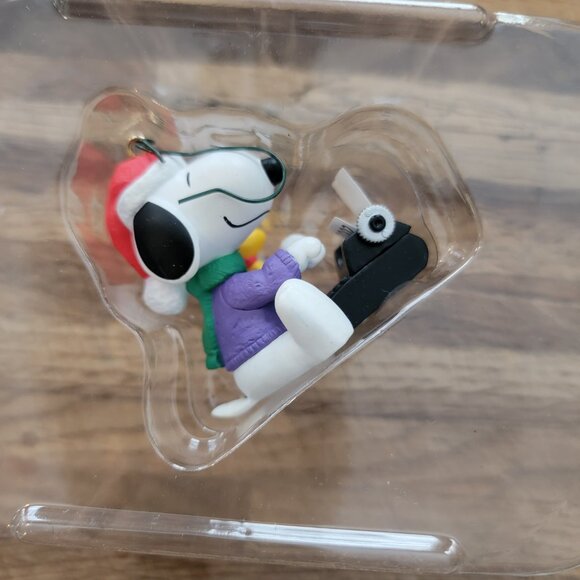 2002 Limited Edition Peanuts Snoopy Literary Ace Hallmark Keepsake Ornament - Picture 3 of 12